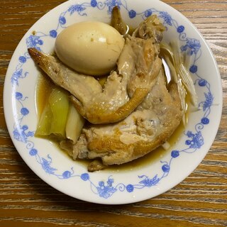 味が染み込んで美味しい！手羽先と卵の煮物